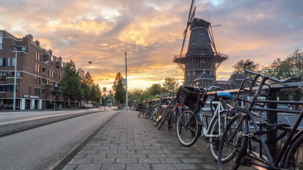 togrejse-holland-studietur-alfa-travel-solnedgang-mølle