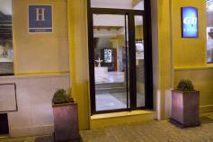 Hotel Casablanca - Granada - studierejse - AlfA Travel - facade - indgang