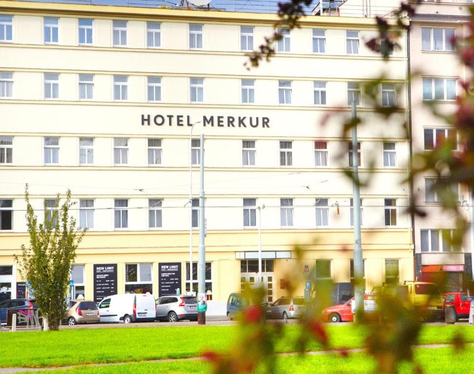 HotelMerkur_facade_studierejser_prag_Alfatravel